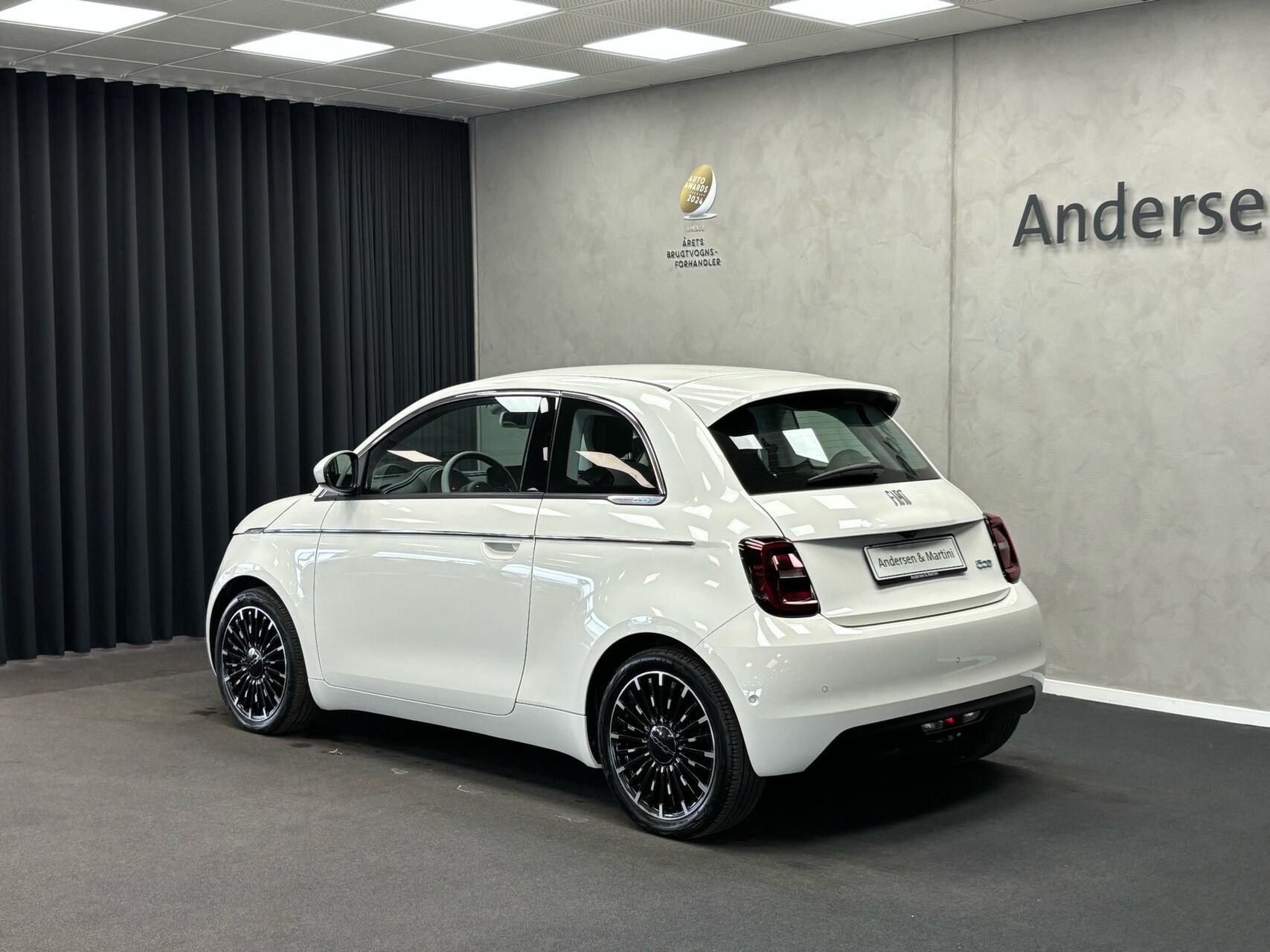Hvid Fiat 500e fra 2023