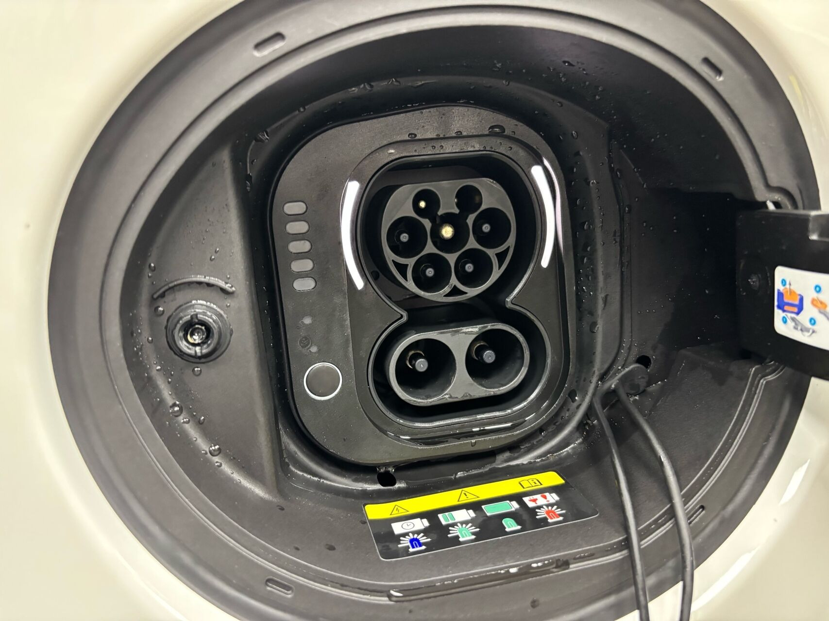 Hvid Fiat 500e fra 2023