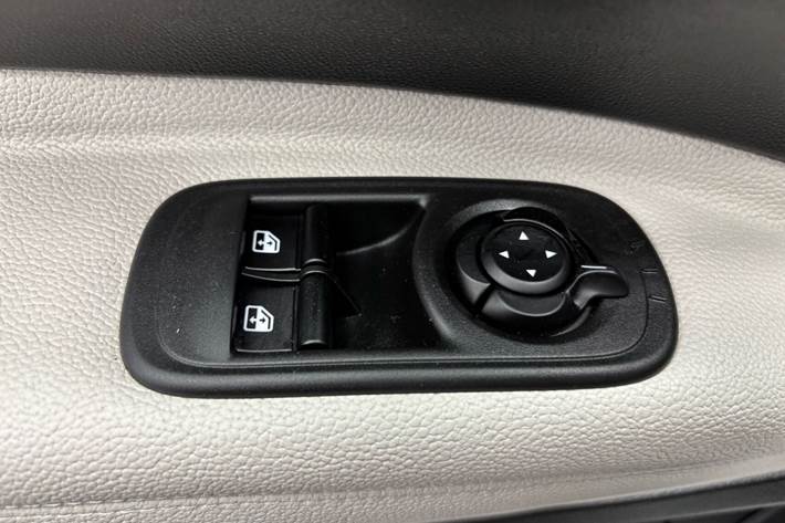 Hvid Fiat 500e fra 2023