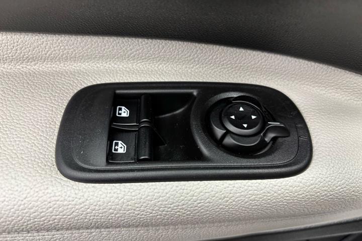 Hvid Fiat 500e fra 2023