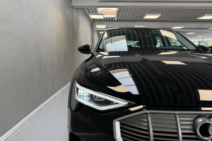 Sort Audi e-tron fra 2022