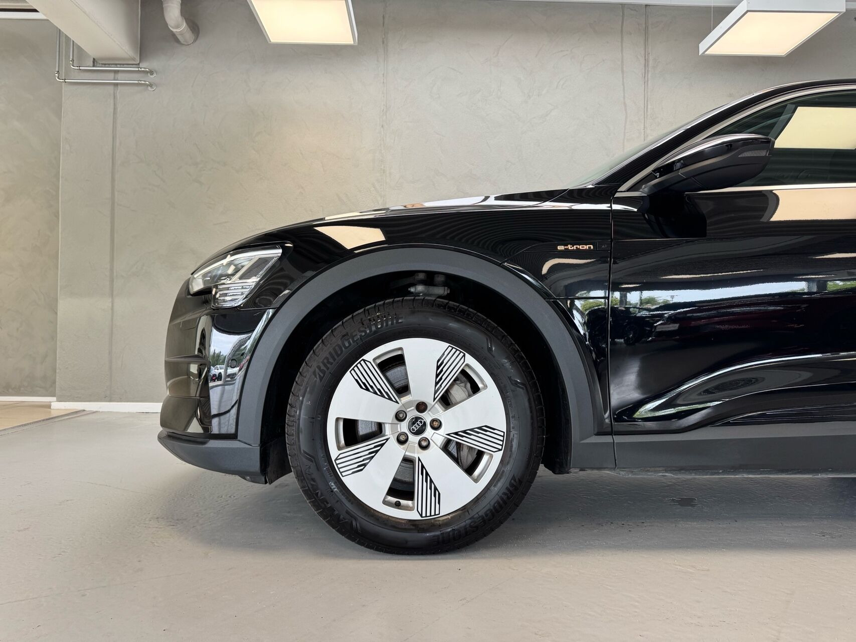 Sort Audi e-tron fra 2022