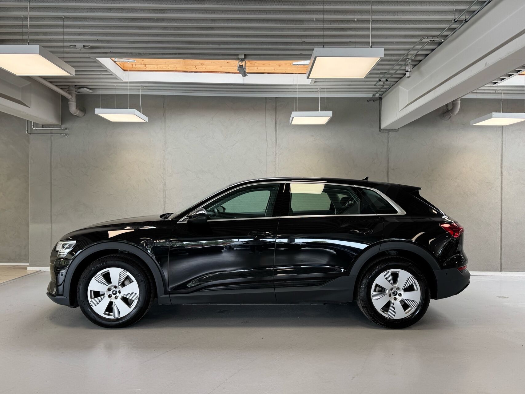 Sort Audi e-tron fra 2022