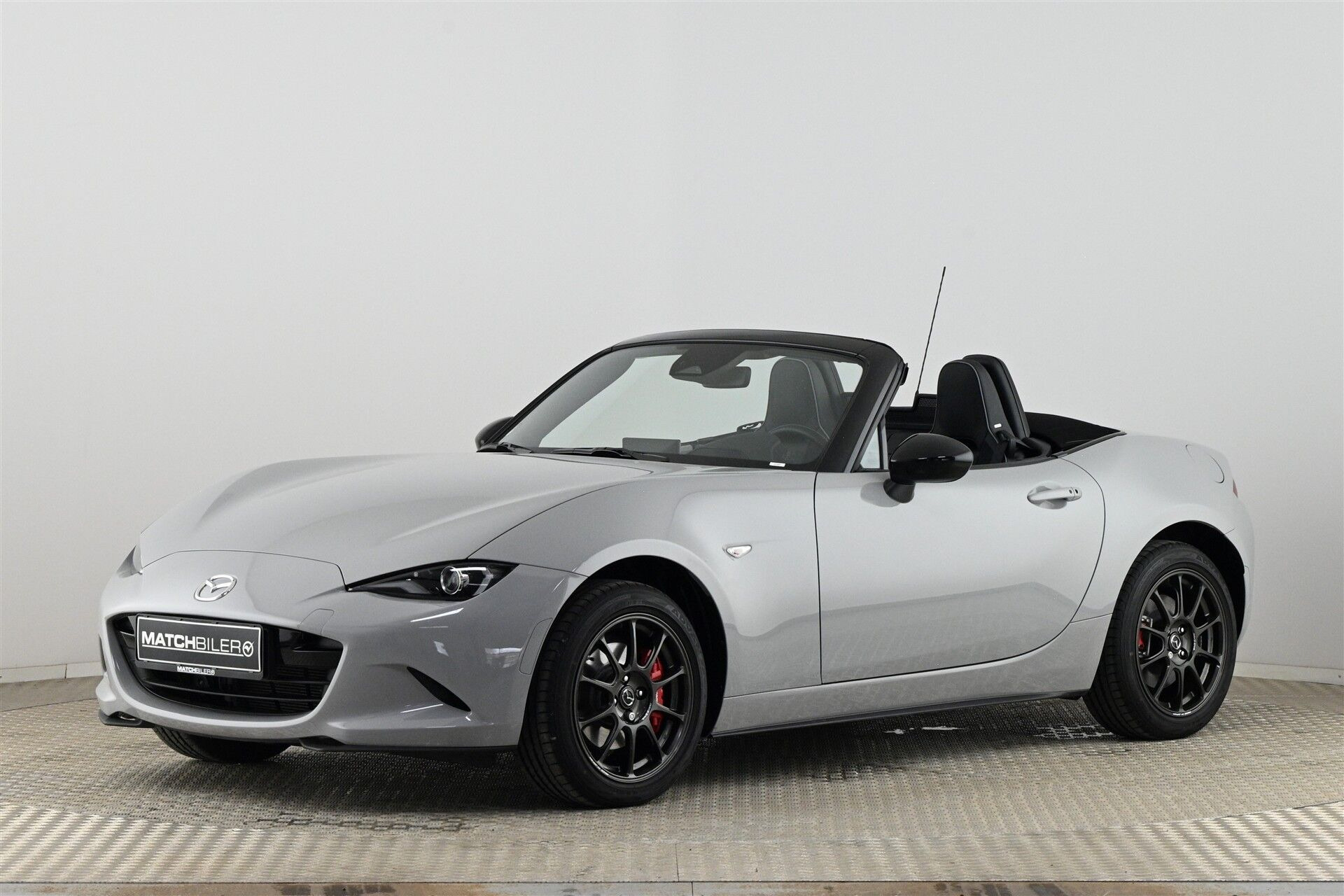 Grå Mazda MX-5 fra 2025