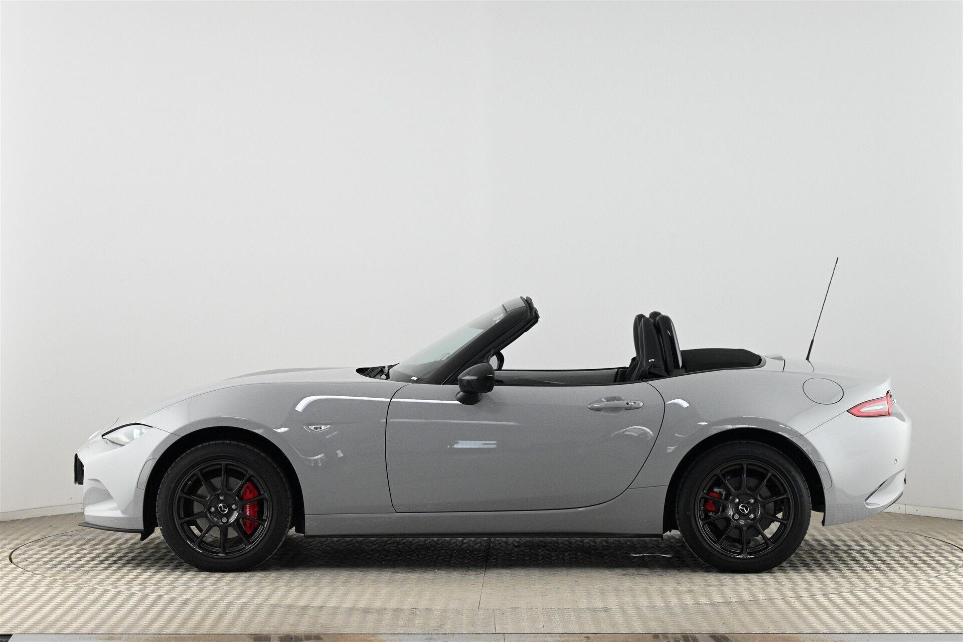 Grå Mazda MX-5 fra 2025