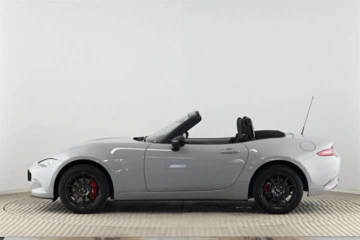 Grå Mazda MX-5 fra 2025