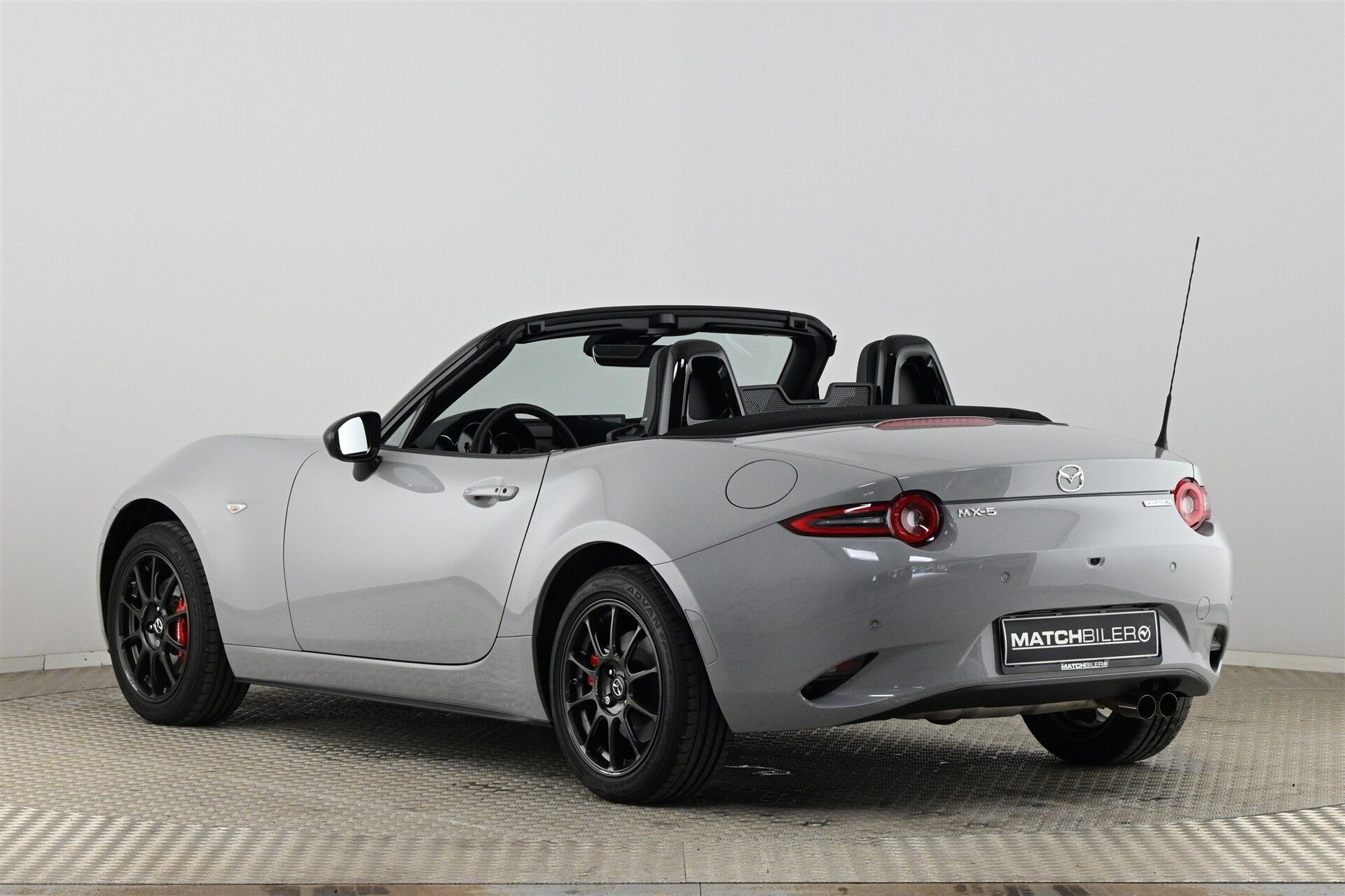 Grå Mazda MX-5 fra 2025