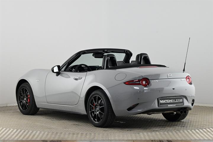 Grå Mazda MX-5 fra 2025