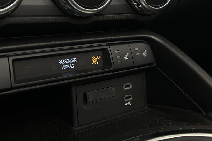 Grå Mazda MX-5 fra 2025