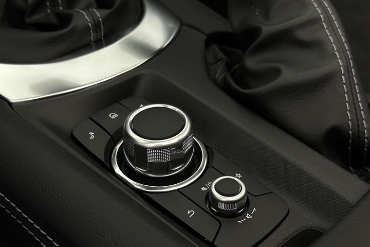 Grå Mazda MX-5 fra 2025