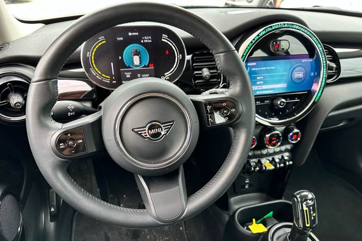 Grå Mini Cooper fra 2023