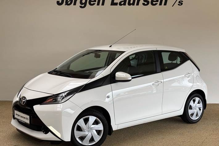 Hvid Toyota Aygo fra 2015