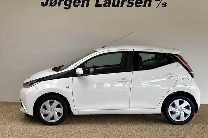 Hvid Toyota Aygo fra 2015