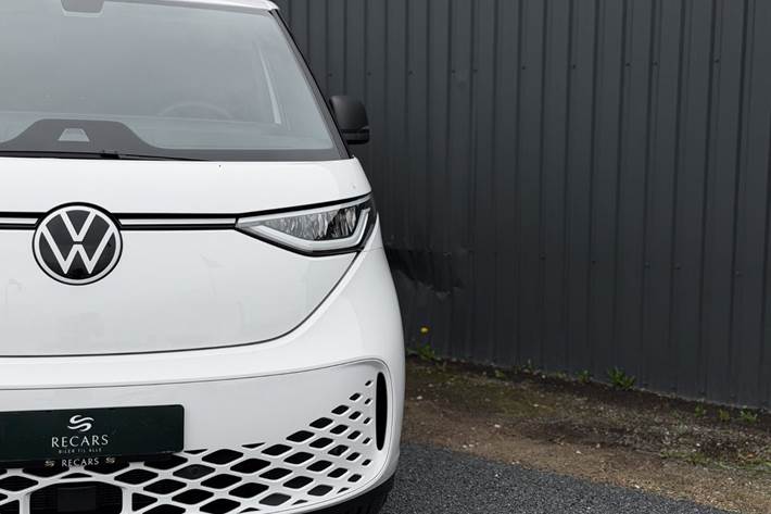 Hvid VW ID.Buzz fra 2024