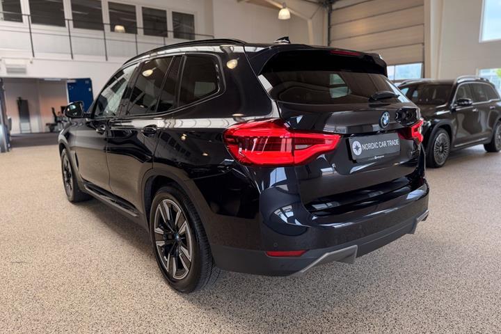 Sort BMW iX3 fra 2021