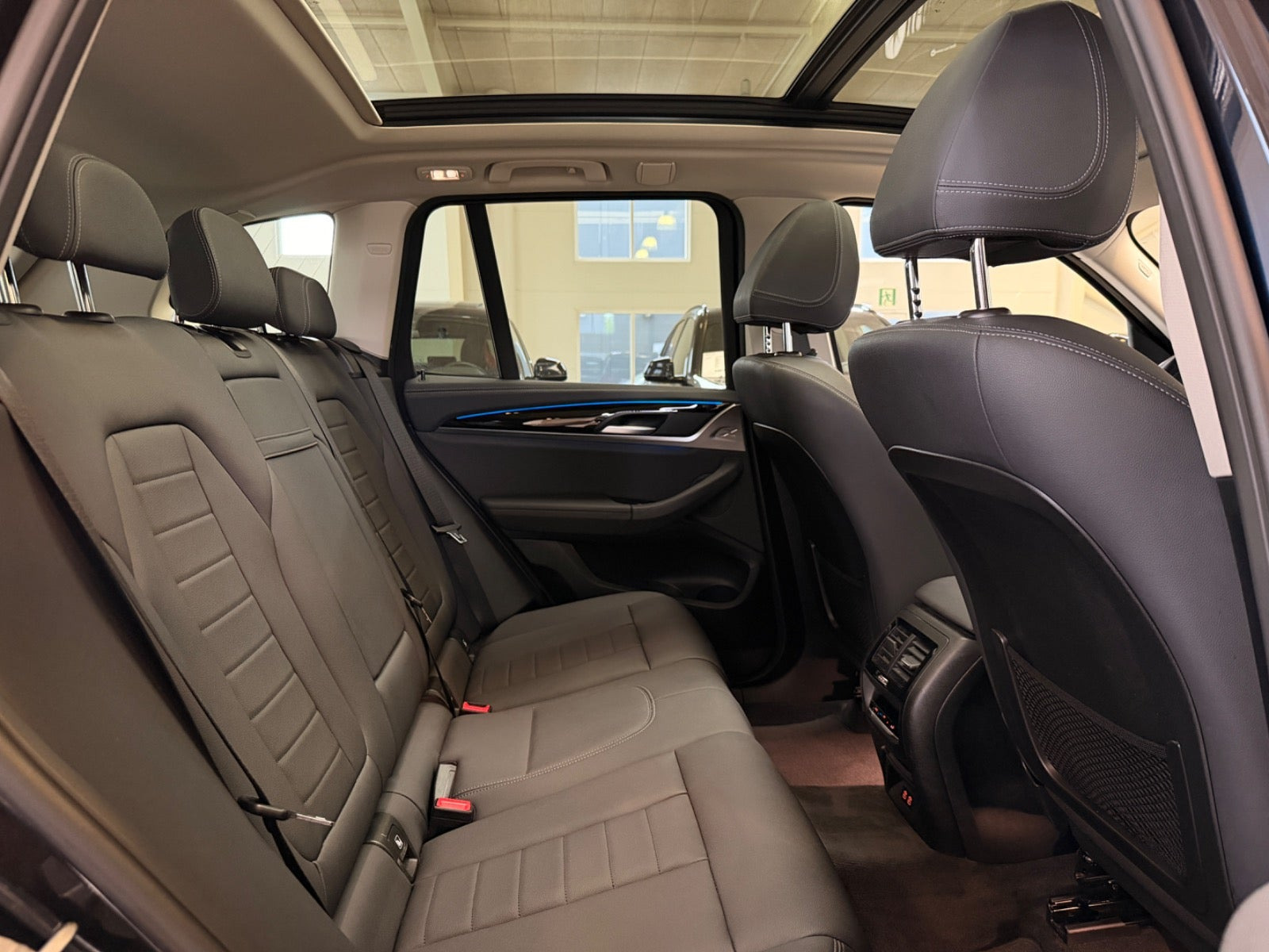 Sort BMW iX3 fra 2021