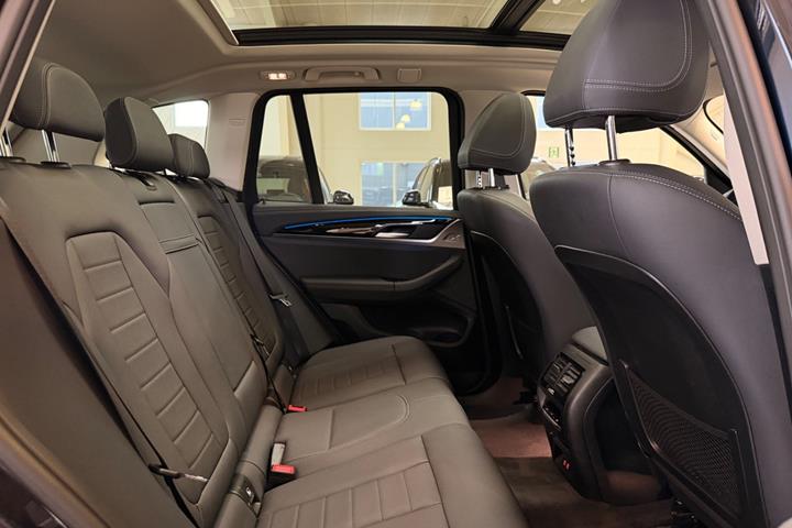 Sort BMW iX3 fra 2021