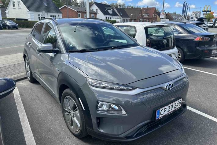 Grå Hyundai Kona fra 2019