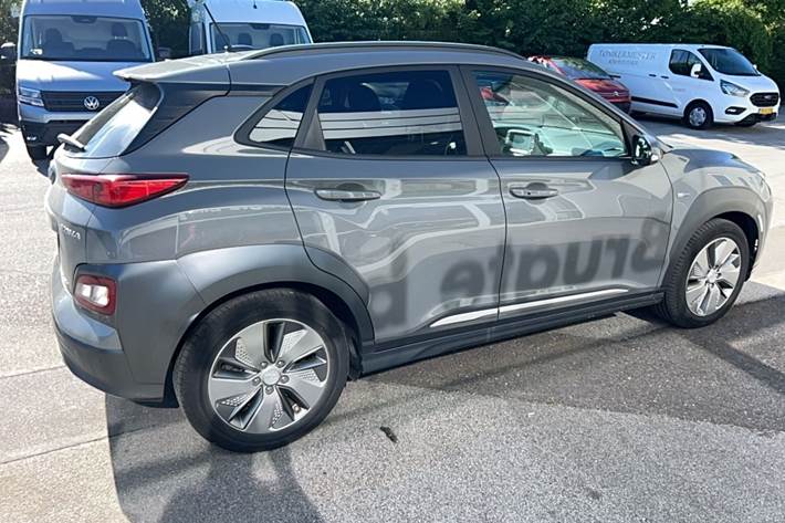Grå Hyundai Kona fra 2019