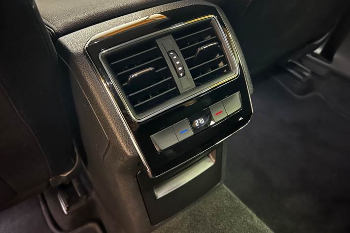 Grå Skoda Superb fra 2016