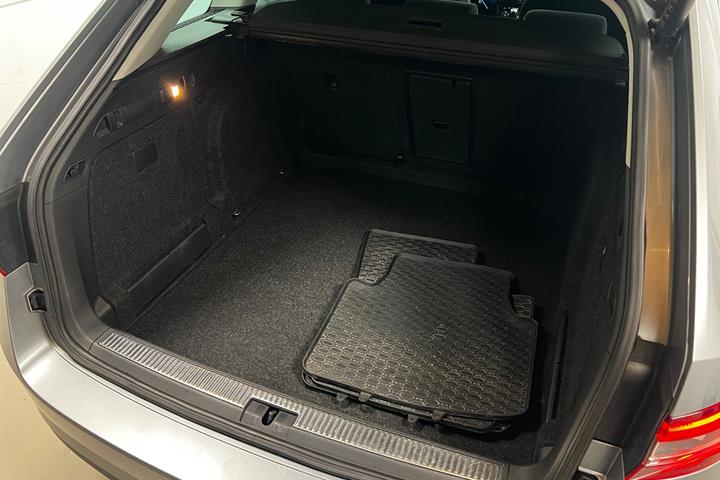 Grå Skoda Superb fra 2016