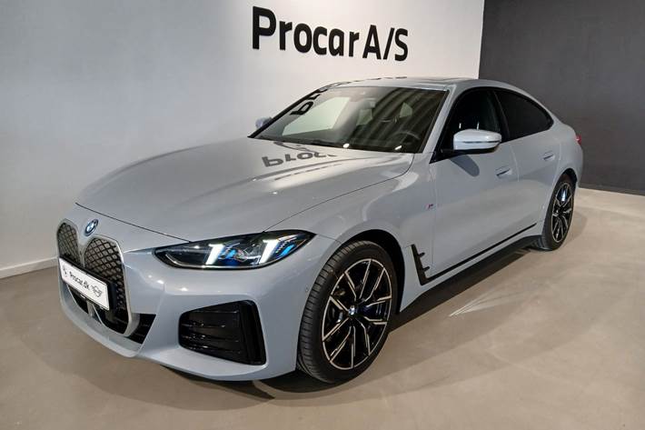 Grå BMW i4 fra 2025