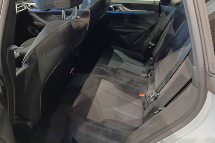 Grå BMW i4 fra 2025