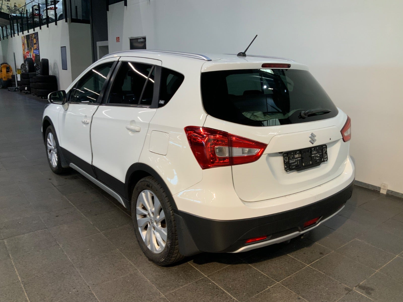 Hvid Suzuki S-Cross fra 2018