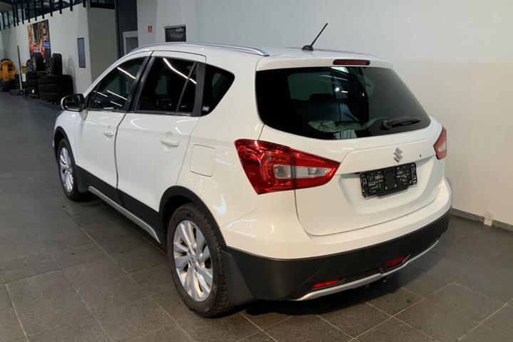 Hvid Suzuki S-Cross fra 2018
