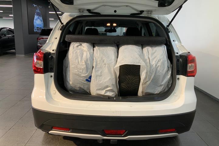 Hvid Suzuki S-Cross fra 2018