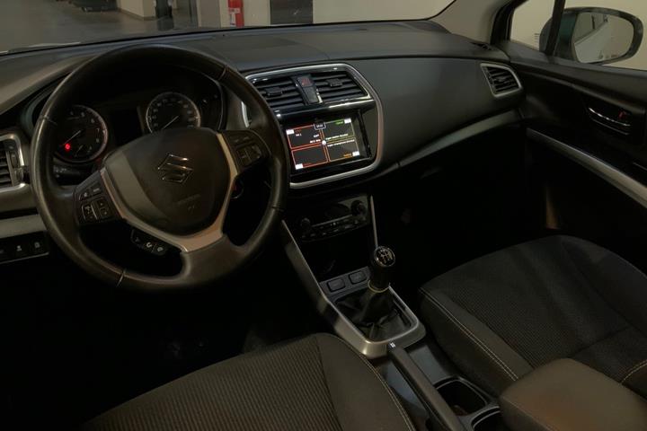 Hvid Suzuki S-Cross fra 2018