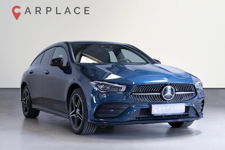 Blå Mercedes CLA250 e fra 2021