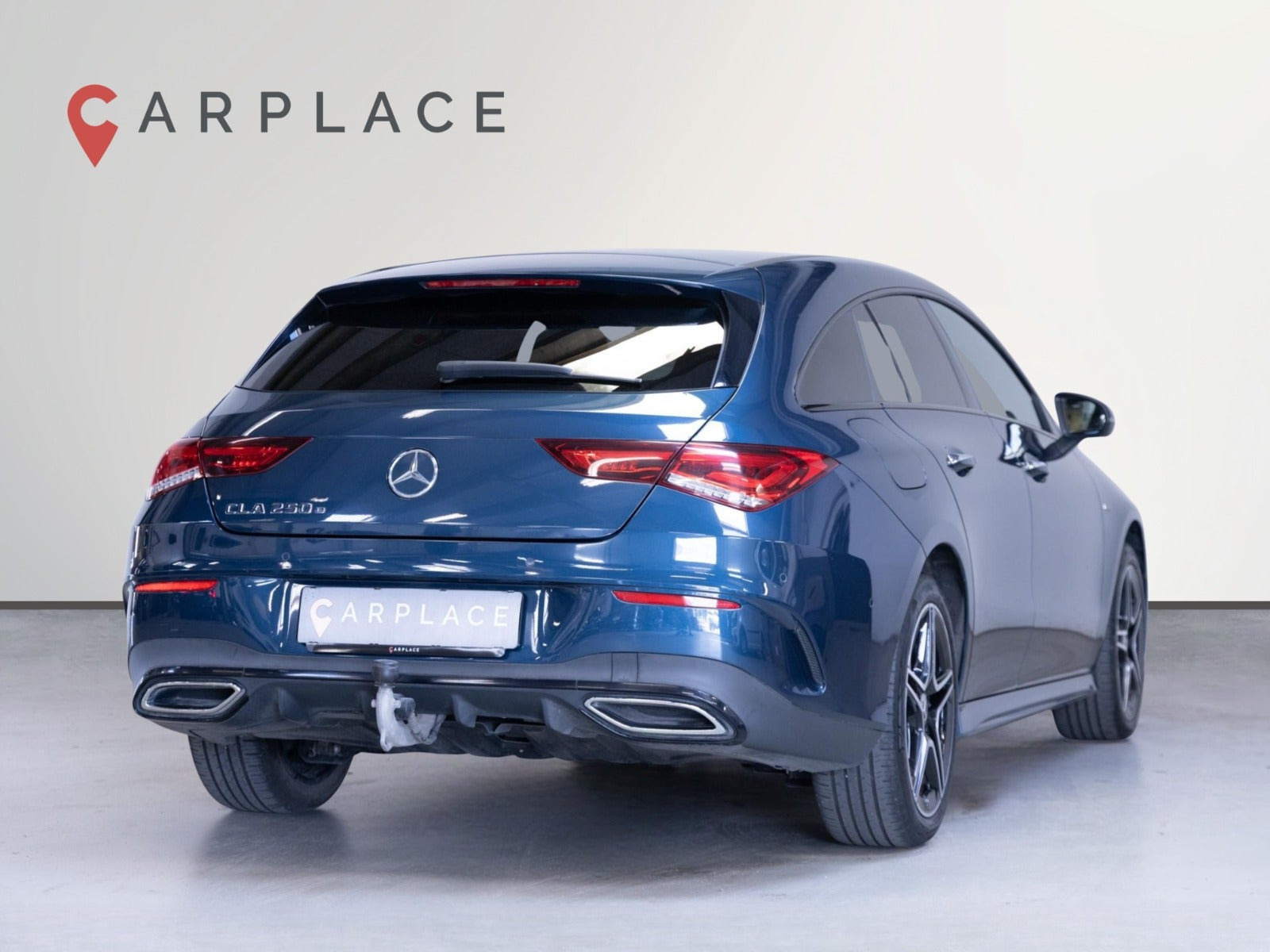 Blå Mercedes CLA250 e fra 2021