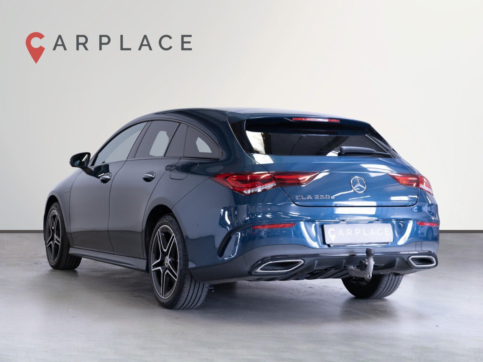 Blå Mercedes CLA250 e fra 2021