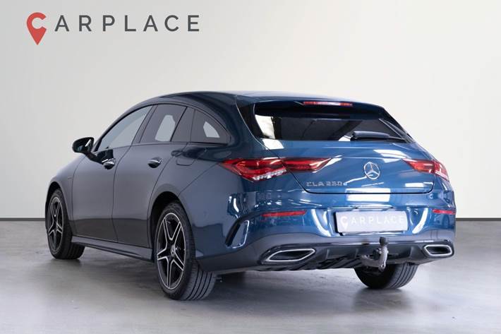 Blå Mercedes CLA250 e fra 2021