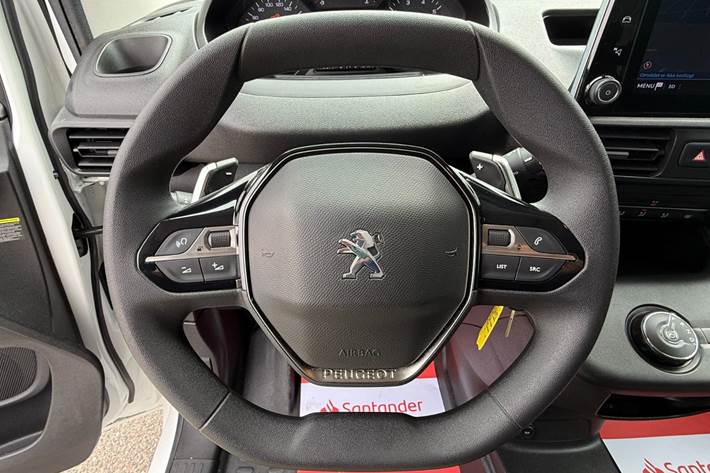Hvid Peugeot Partner fra 2022