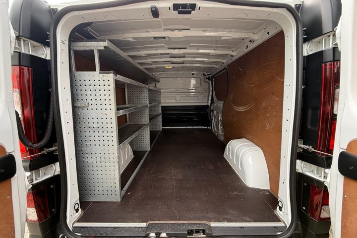 Hvid Opel Vivaro fra 2019