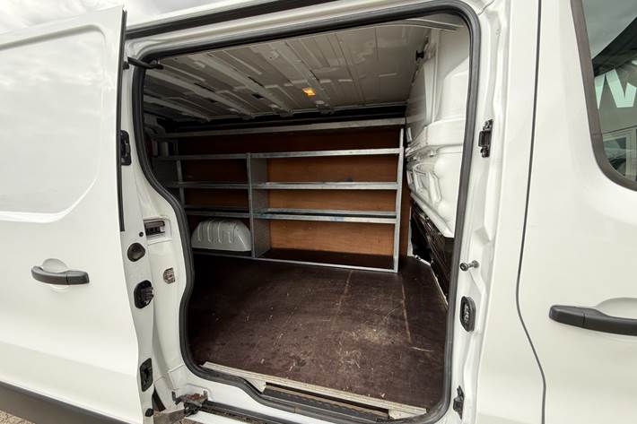 Hvid Opel Vivaro fra 2019