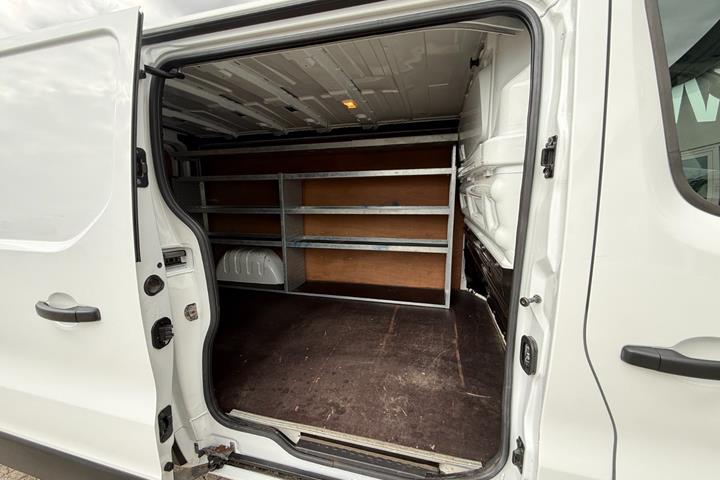 Hvid Opel Vivaro fra 2019
