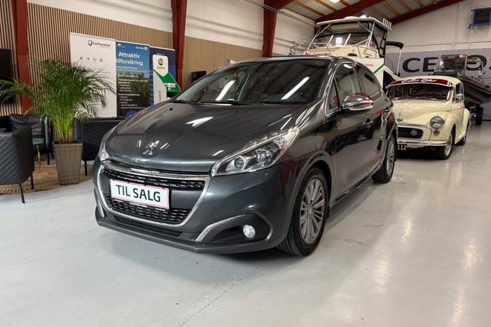 Grå Peugeot 208 fra 2016