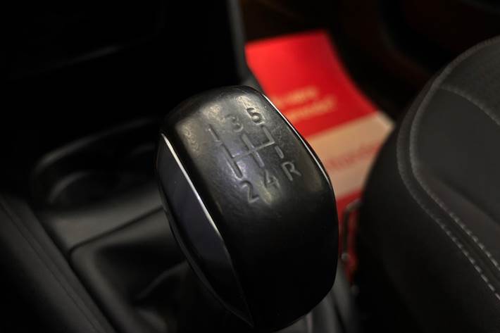 Grå Peugeot 208 fra 2016