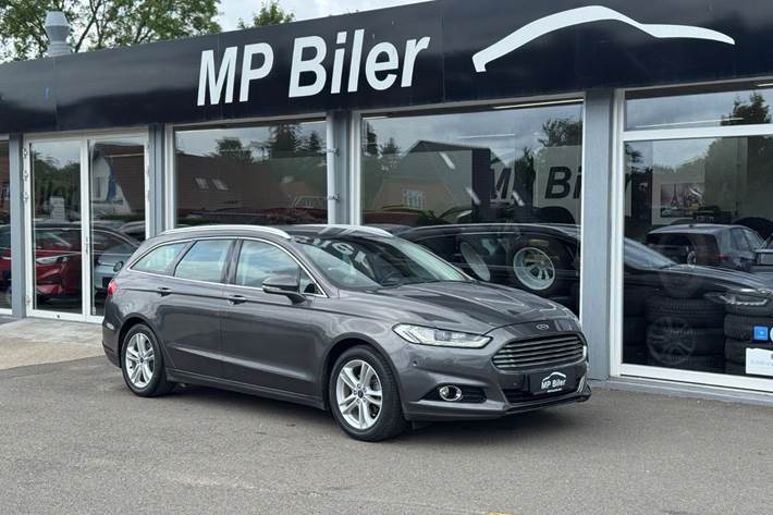 Grå Ford Mondeo fra 2015