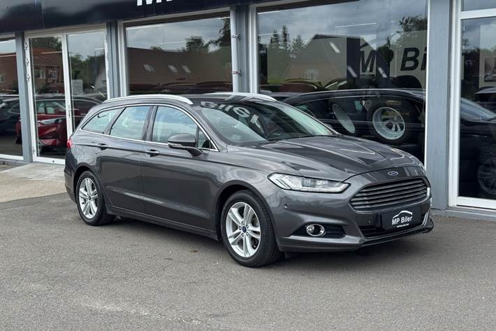 Grå Ford Mondeo fra 2015