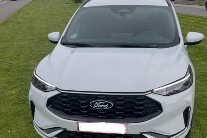 Hvid Ford Kuga fra 2024