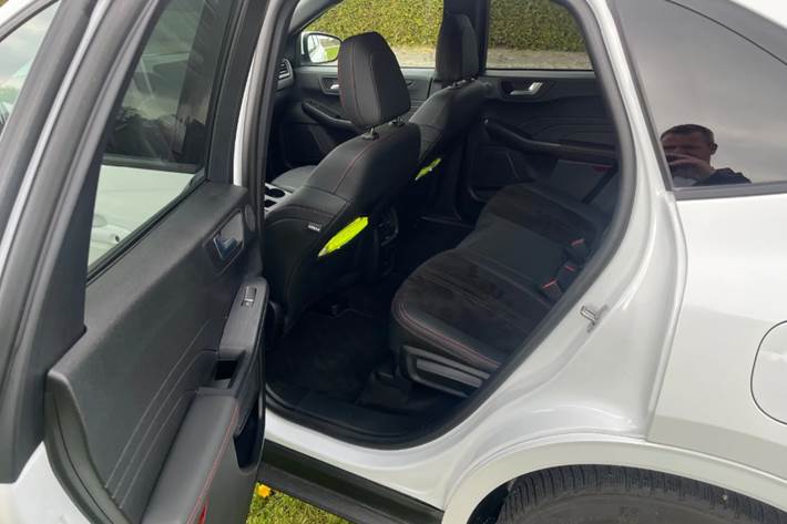 Hvid Ford Kuga fra 2024