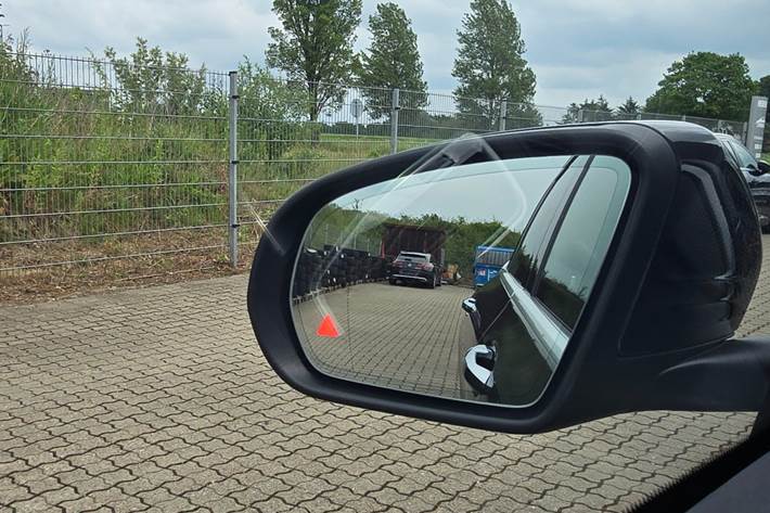 Grå Mercedes EQC400 fra 2021
