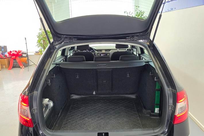 Sort Skoda Octavia fra 2020
