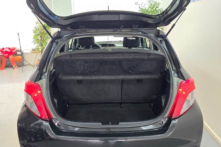 Sort Toyota Yaris fra 2012