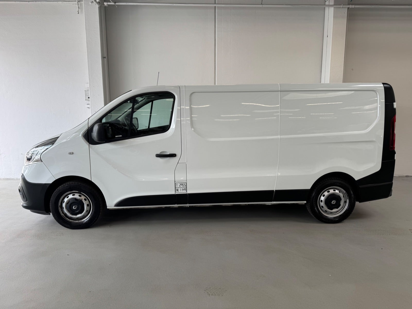 Hvid Renault Trafic T29 fra 2019