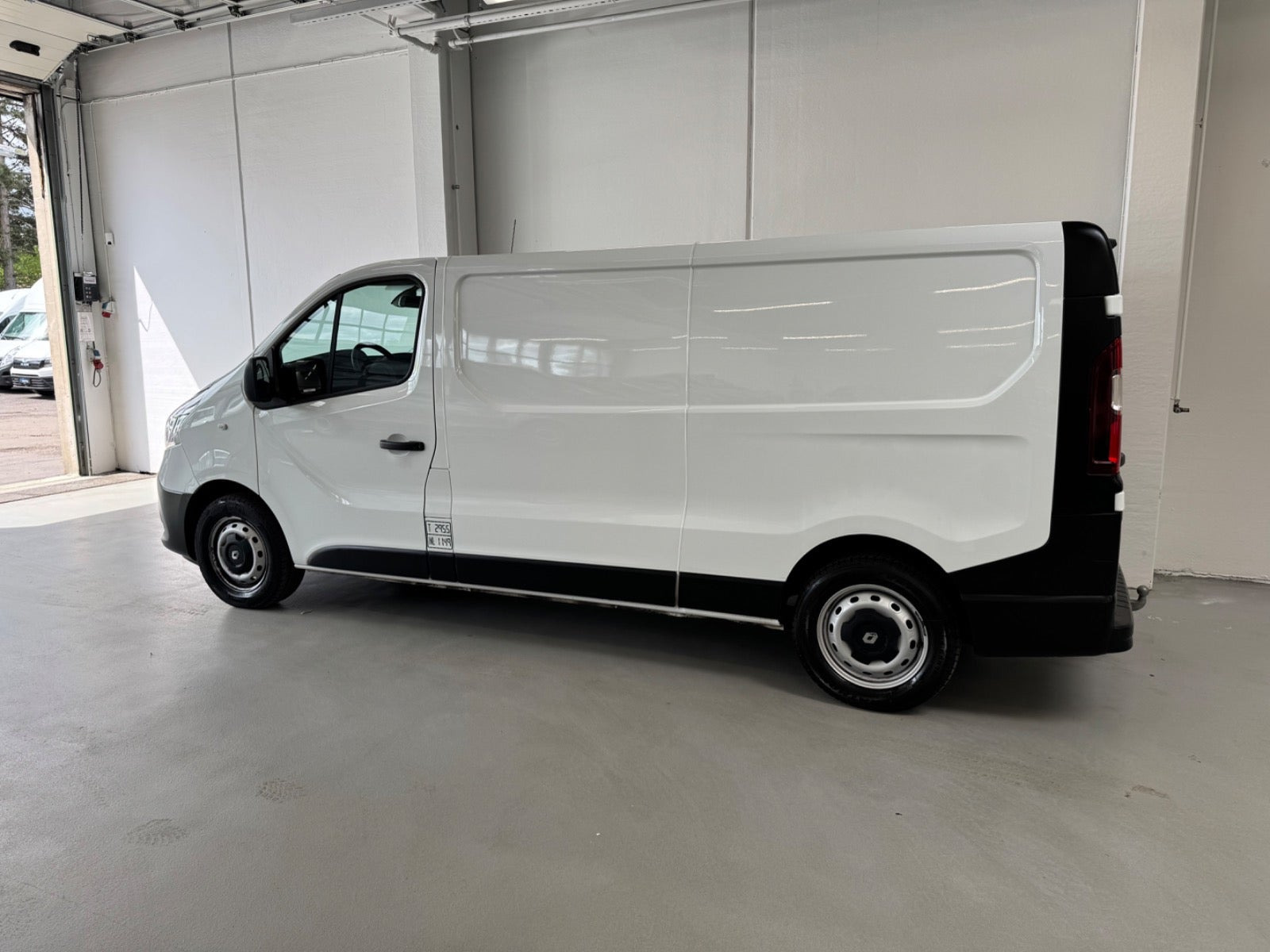 Hvid Renault Trafic T29 fra 2019